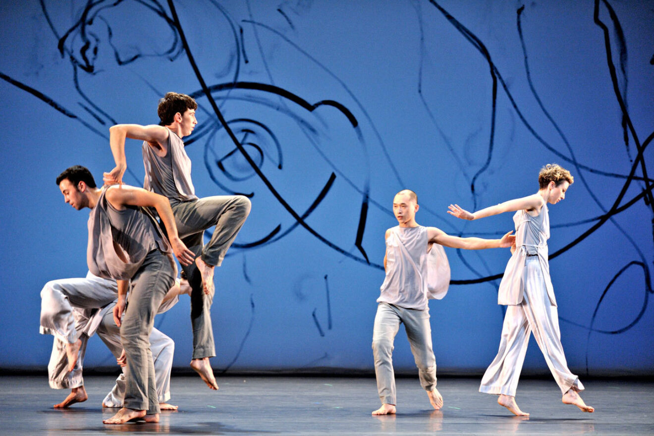 Trisha-Brown-Dance-Company_Les-Yeux-et-Lame_2_Credit-Van-Meer