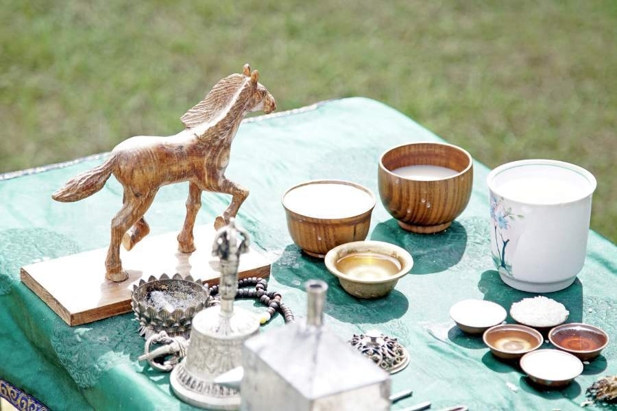 A table with shamanic bowls and statues