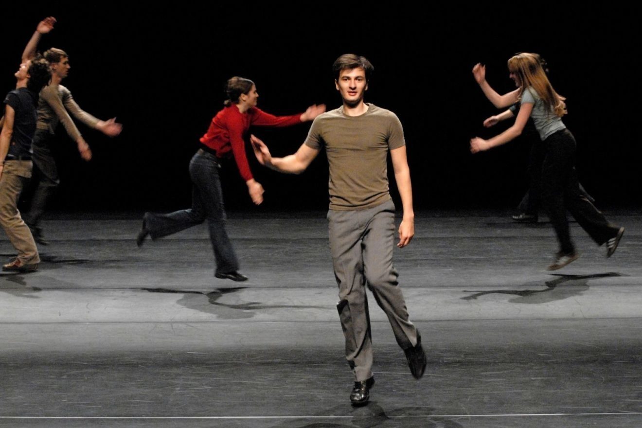 Raimund-Hoghe_Young-People-Old-Voices_EE-jump_Credit_Rosa-Frank