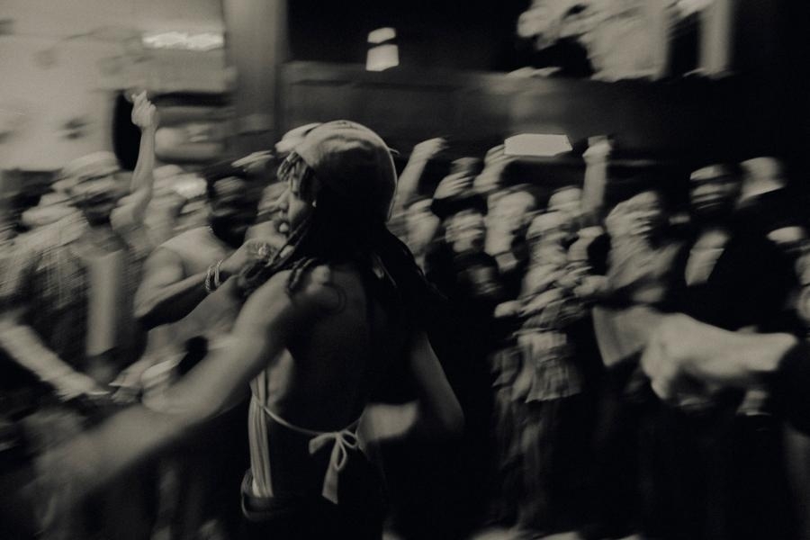 Audiences immerse themselves in TRACES, where contemporary dance and club culture meet.